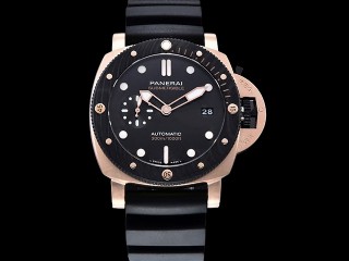 panerai submersible quarantaquattro pam1070 man watch